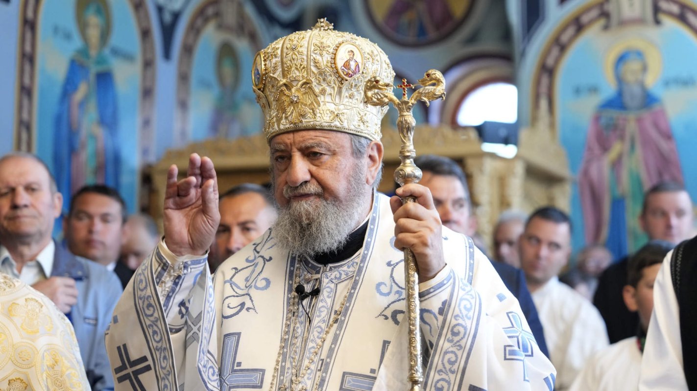 Binecuvântare arhierească la biserica din Viscri, judeţul Braşov 253356