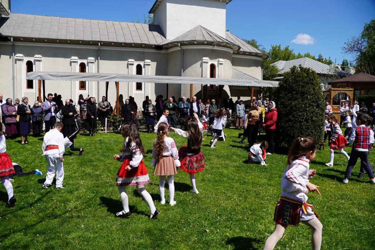 Sfântul Cuvios Mucenic Efrem cel Nou cinstit la Galaţi 253465