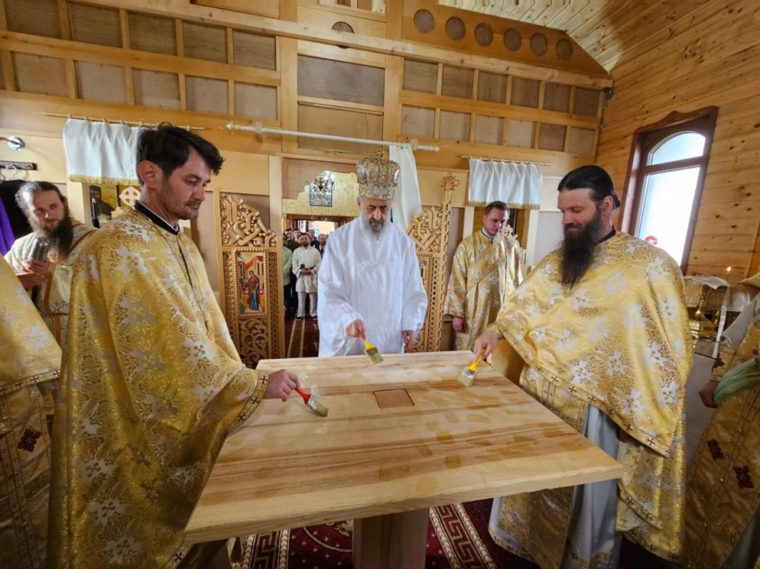 Târnosirea Bisericii „Sfântul Efrem cel Nou” din cătunul Tonea, judeţul Alba 253357