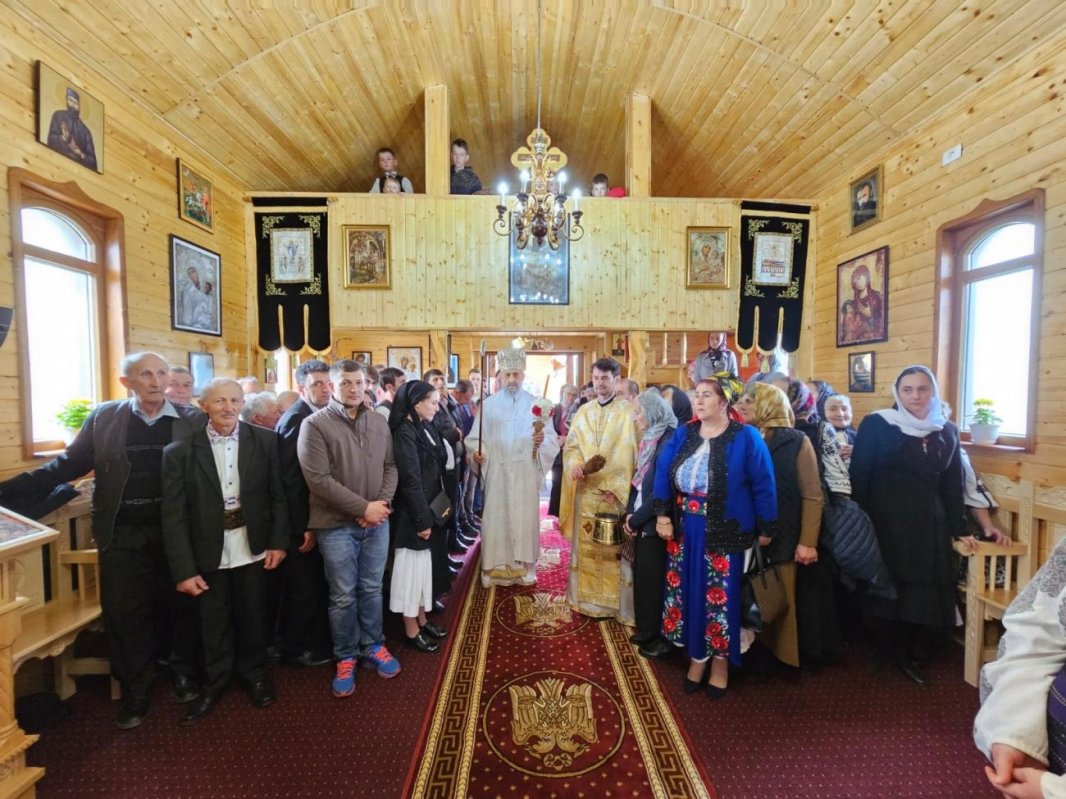 Târnosirea Bisericii „Sfântul Efrem cel Nou” din cătunul Tonea, judeţul Alba 253358