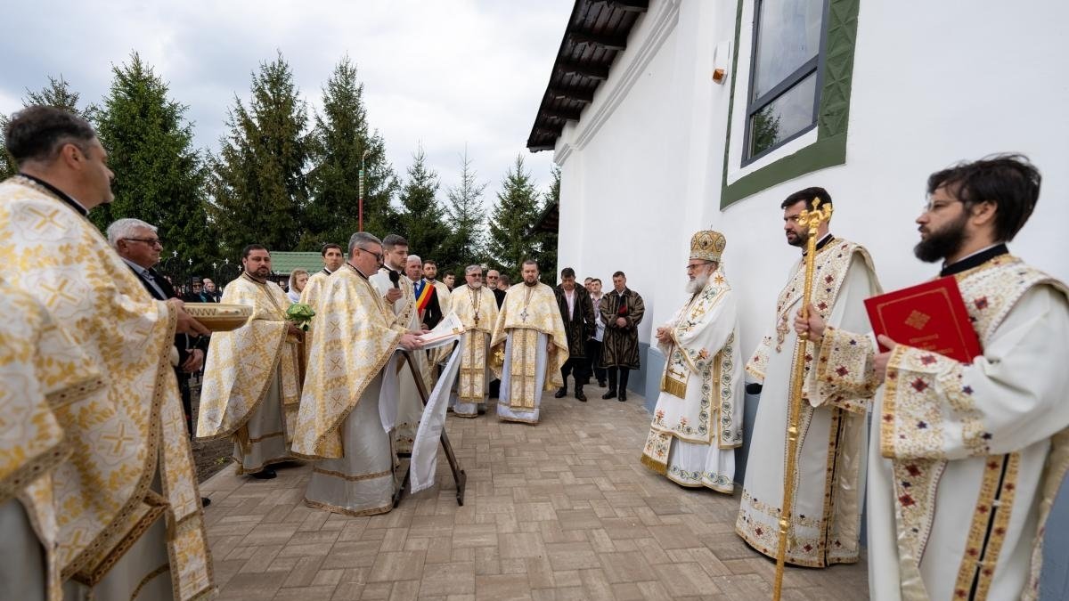 Sfințire de biserică în localitatea nemțeană Sofrăcești 253539