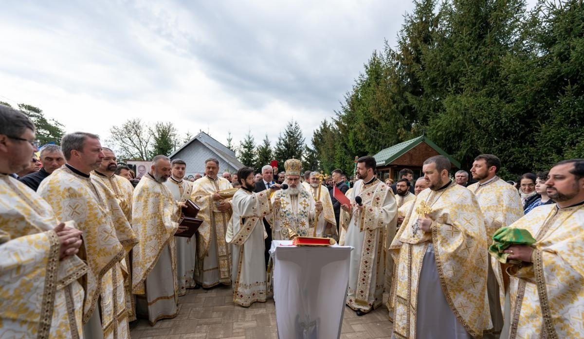 Sfințire de biserică în localitatea nemțeană Sofrăcești 253540