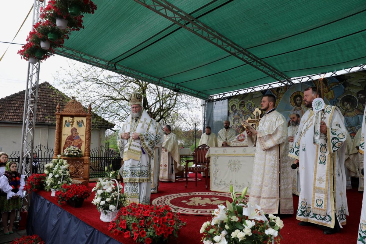 Slujire arhierească în Parohia Tulghieş, Maramureş 253531