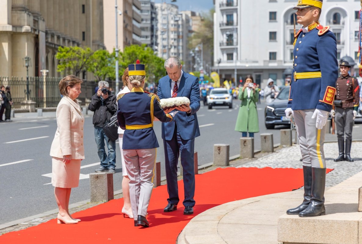 Ziua Regalității sărbătorită cu onoruri militare în Capitală 253870