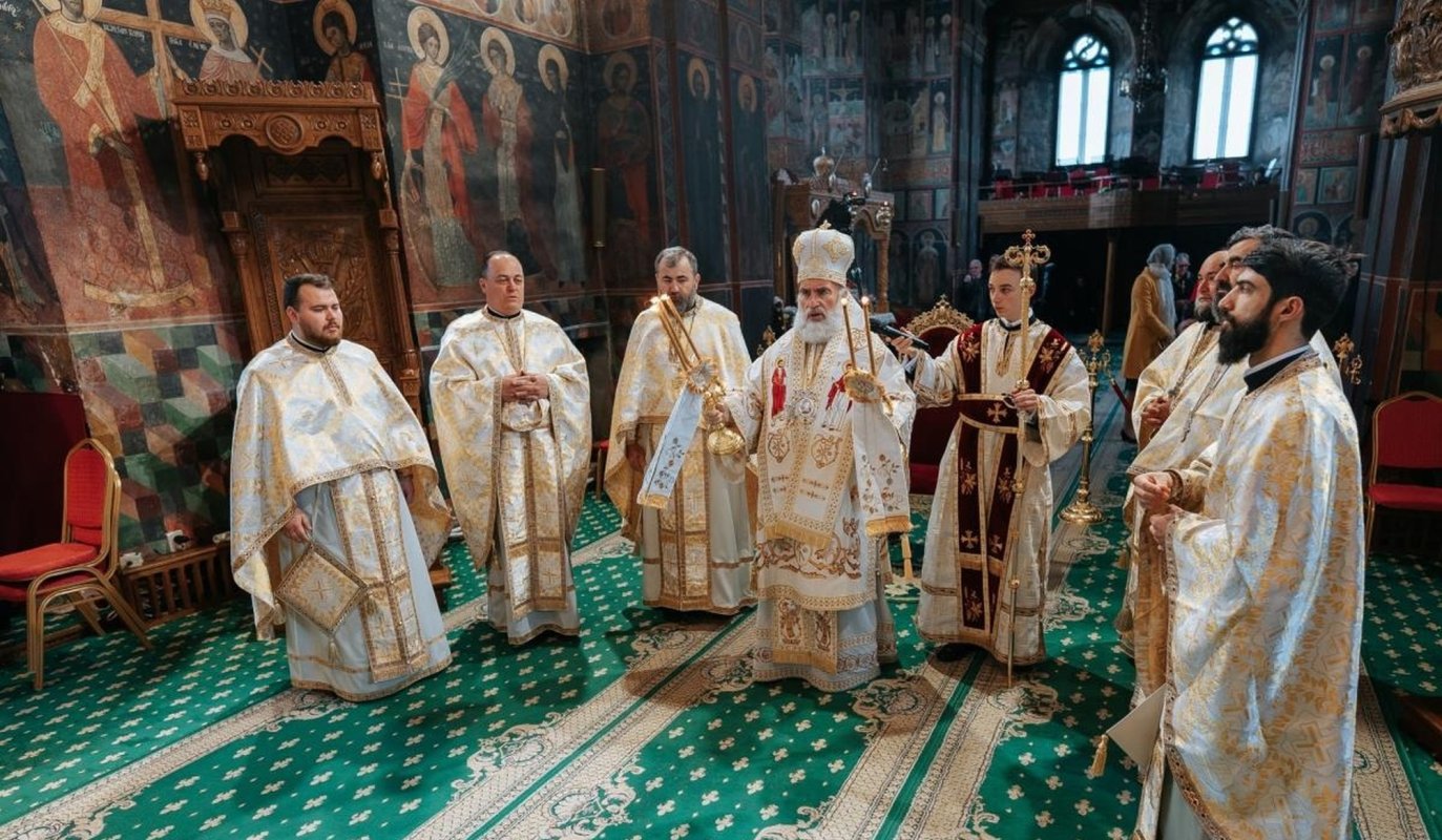 Hirotonie la Catedrala arhiepiscopală din Roman 253904