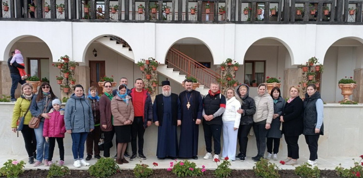 Profesori din orașul Bălți, în pelerinaj la mănăstiri din România 253935