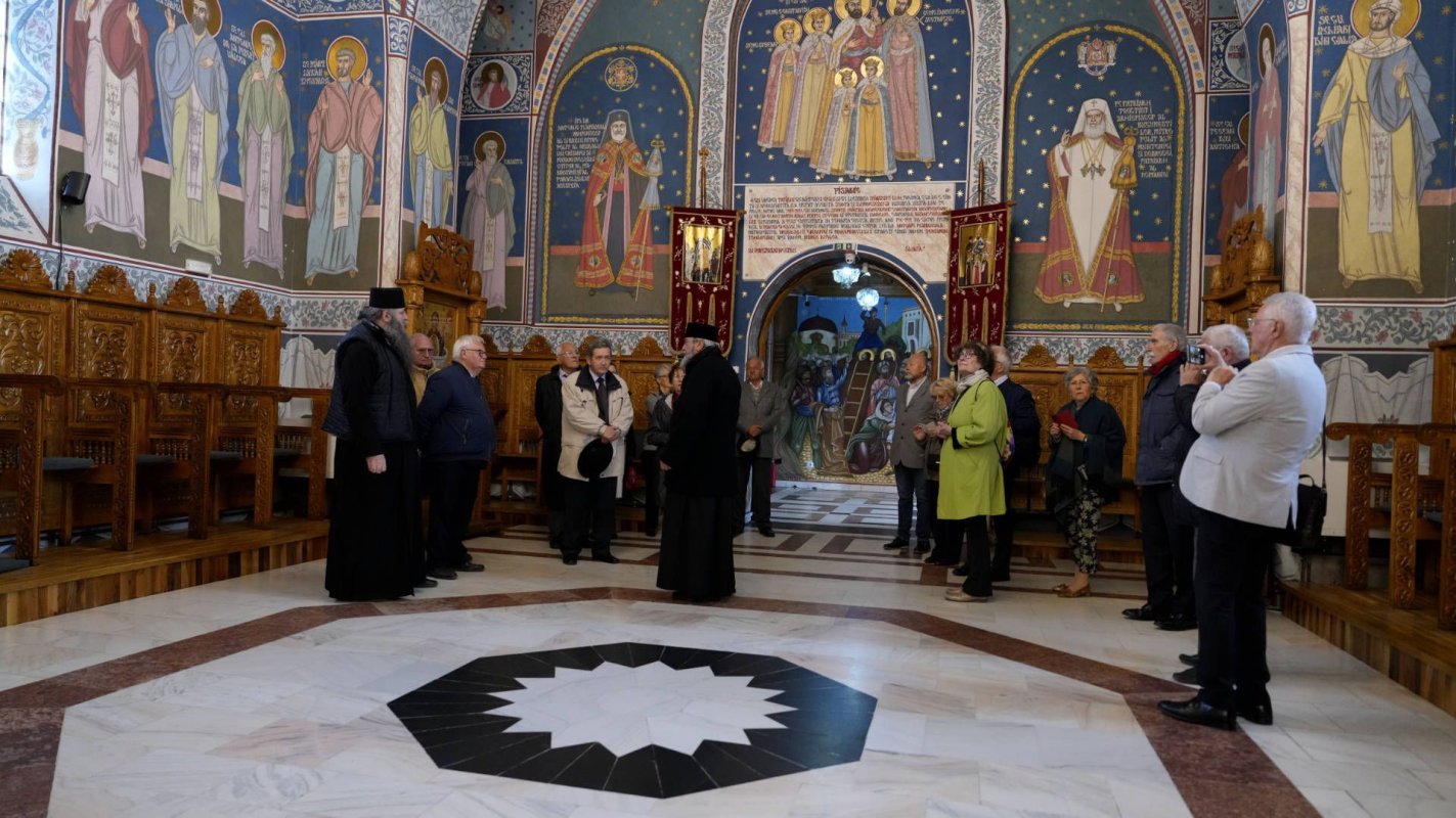 Academicieni francezi în vizită la  Mănăstirea „Brâncoveanu” din Sâmbăta de Sus 253973