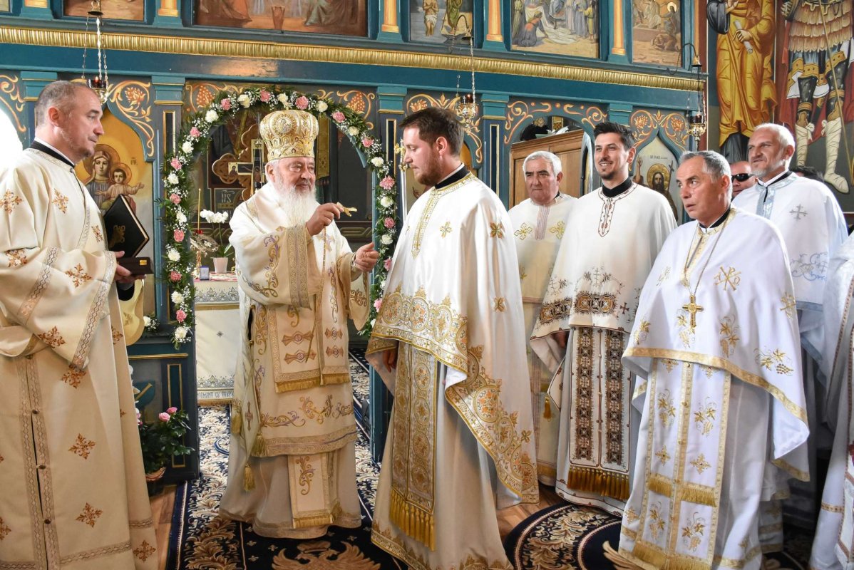 Binecuvântarea lucrărilor de la  Biserica „Sfânta Treime” din Bobâlna 254243