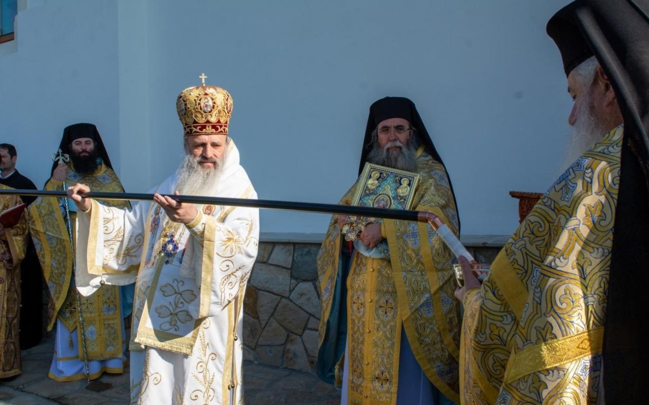 Biserica Mănăstirii Almaș a fost resfințită ­ 254263