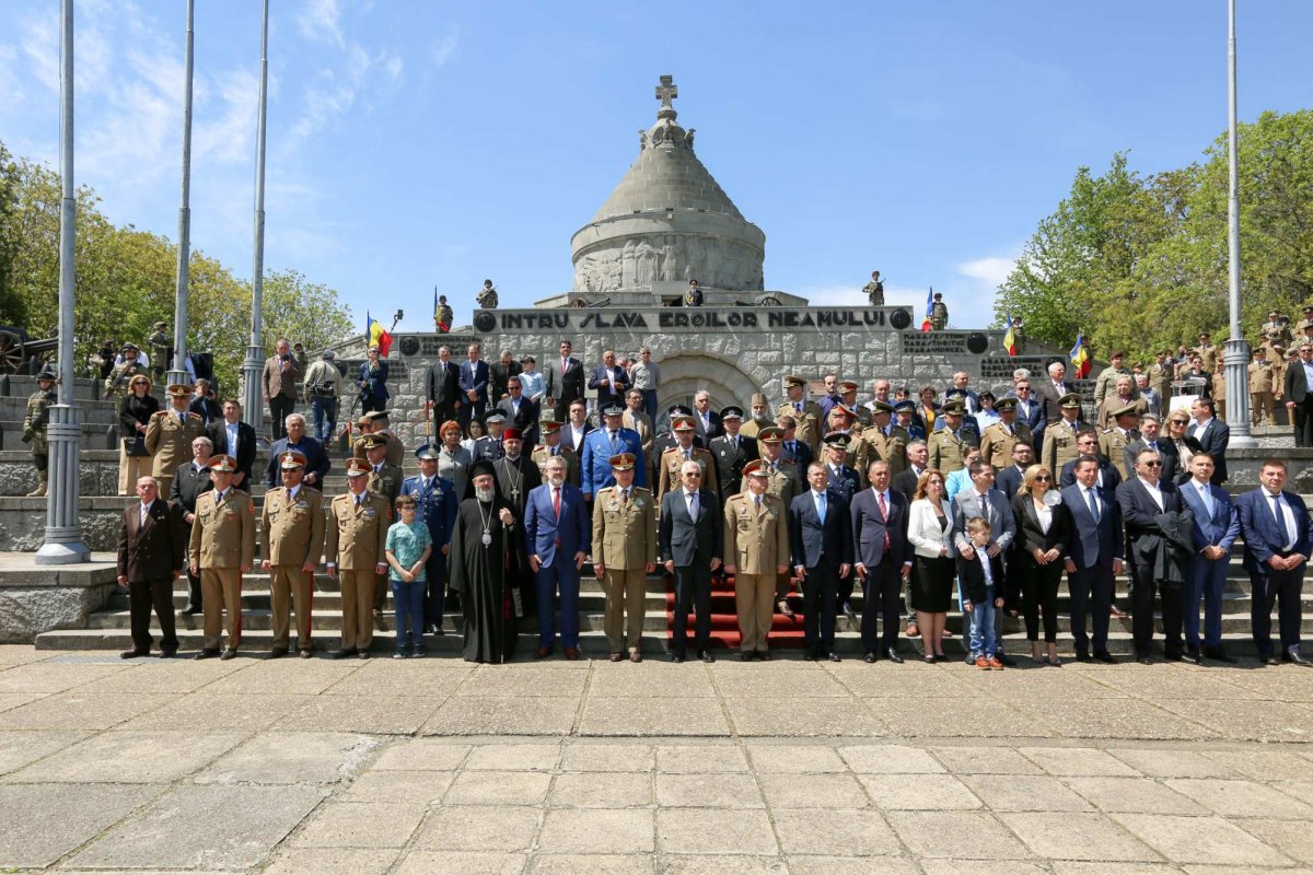 Sfințire de biserică și comemorarea Eroului Necunoscut în Vrancea 254273