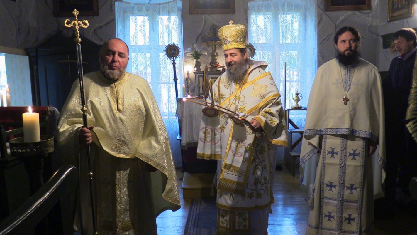 Slujire arhierească la Capela Românească din Ciorvaş, Ungaria 254371