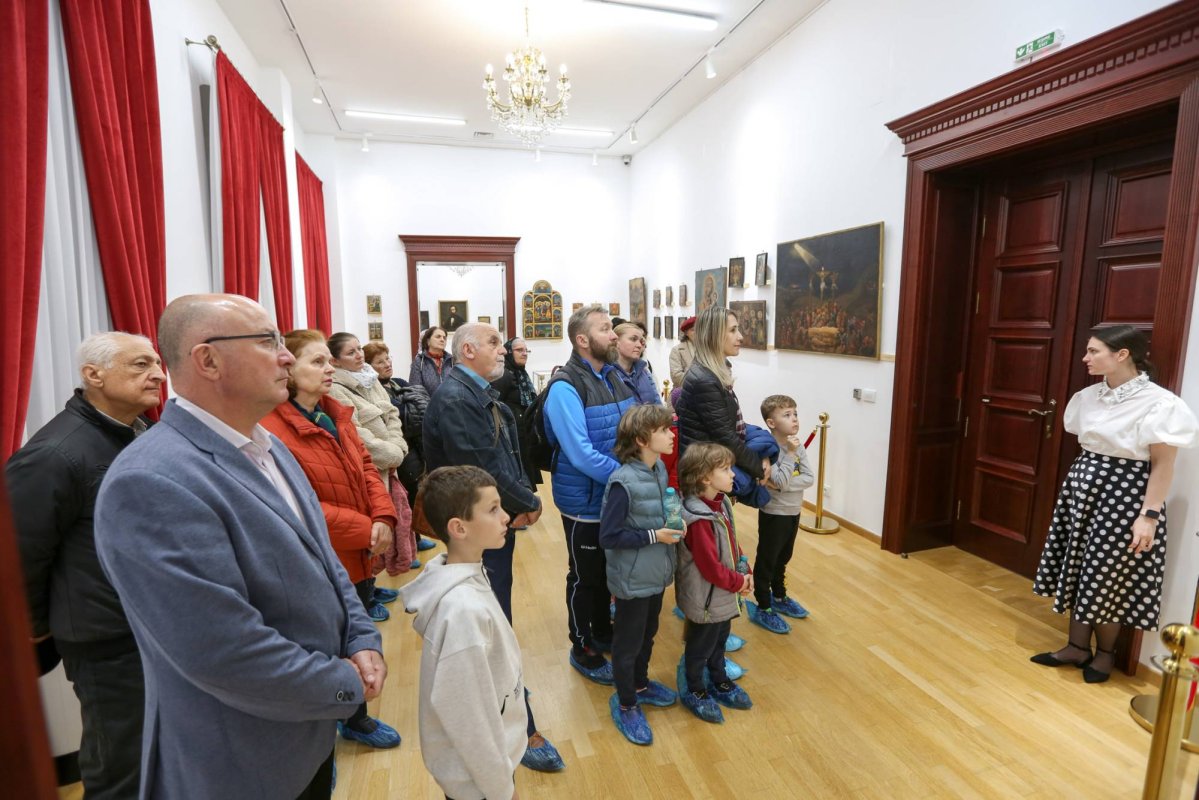 Vizitatori la muzeul bisericesc al Arhiepiscopiei Buzăului și Vrancei 254379