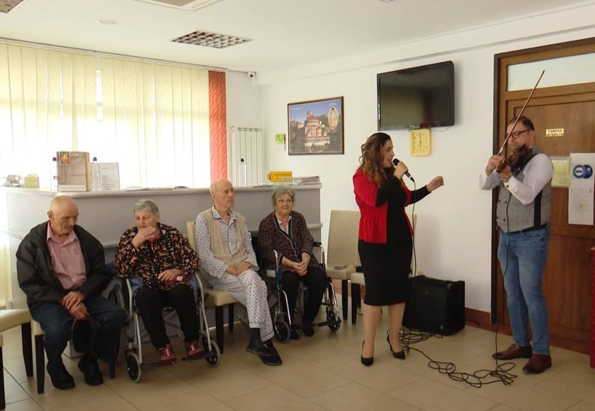 Moment muzical pentru pacienții Centrului „Sfântul Nectarie” din București 254425