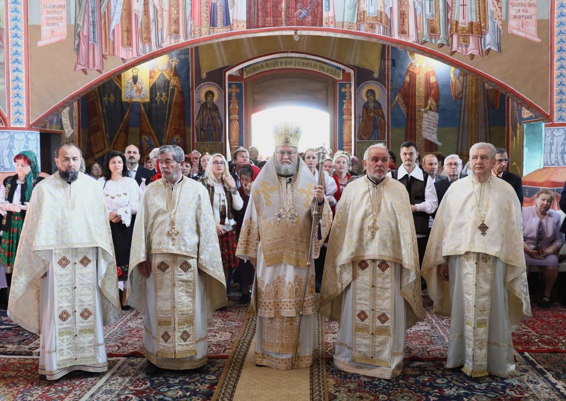 Sfântă Liturghie arhierească în Biserica „Sfântul Ierarh Vasile cel Mare”, Baia Mare 254406