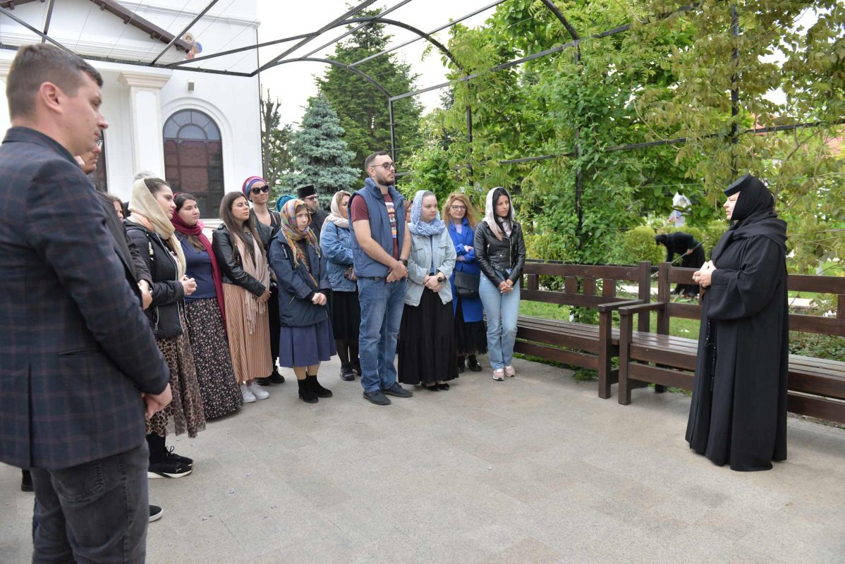 Studenți teologi în vizită de studiu la instituții prahovene de asistență socială  254629