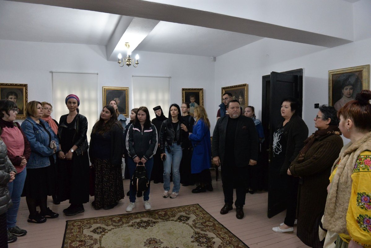 Studenți teologi în vizită de studiu la instituții prahovene de asistență socială  254635