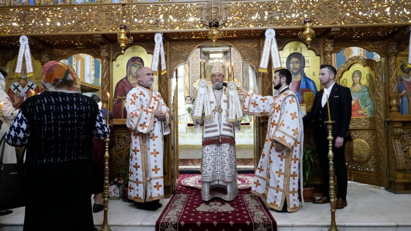 Hram la Biserica „Sfinții Împărați Constantin și Elena” din Brașov 255006