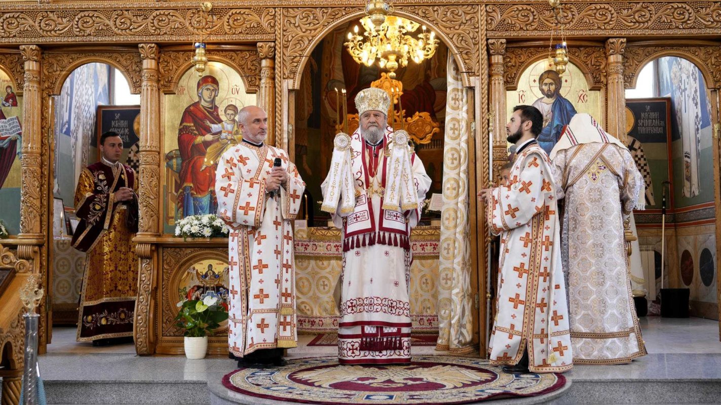Liturghie arhierească în orașul Predeal 254997