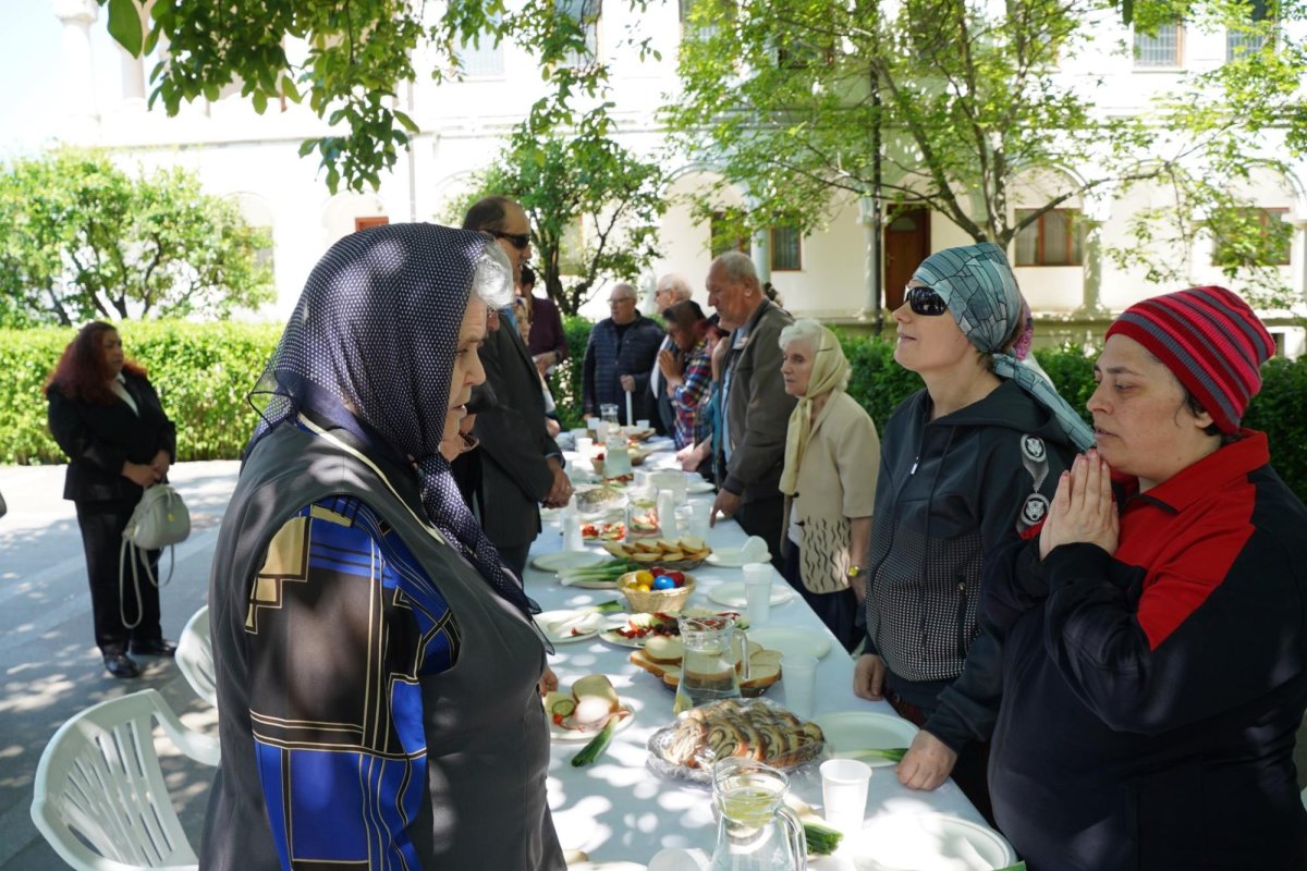 Rugăciune şi daruri pentru persoanele cu deficienţe de vedere din Galați 255017