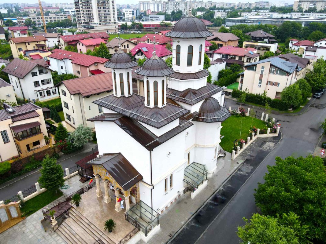 Expoziție aniversară de fotografie la Parohia Brâncuși din București  255109