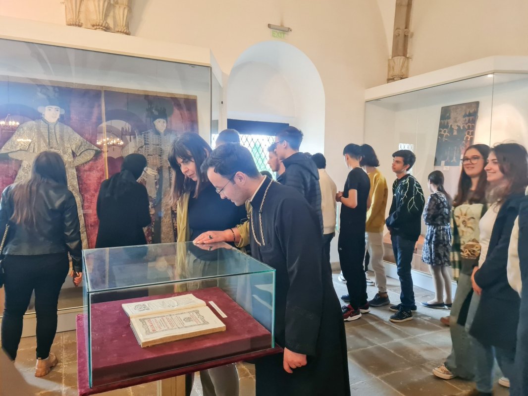 Tineri buzoieni și vrânceni în pelerinaj la Iași 255114