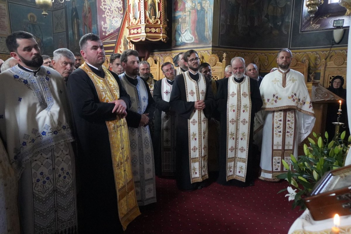 Întrunire a preoților din Protopopiatul Târgu Bujor 255294