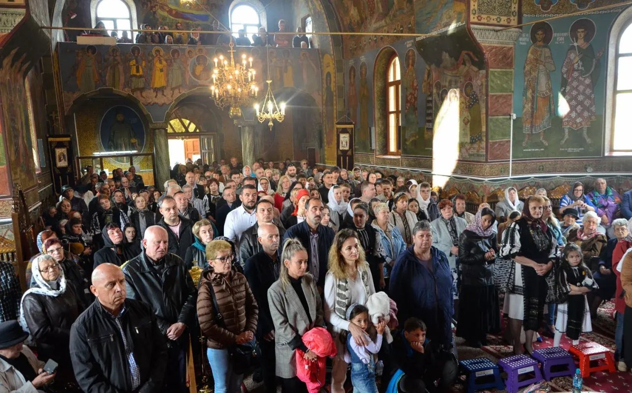 Slujiri arhiereşti în Eparhia Devei şi Hunedoarei 255203