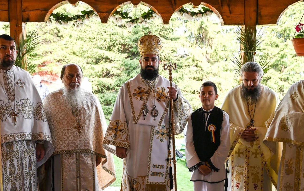 Slujiri arhiereşti în Eparhia Devei şi Hunedoarei 255205