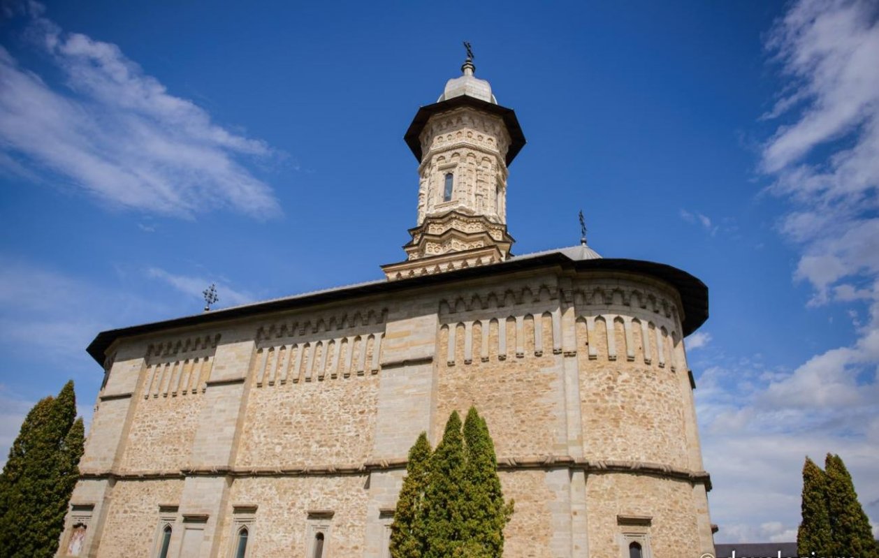 Dragomirna, loc al sfinților și al luminii 255237