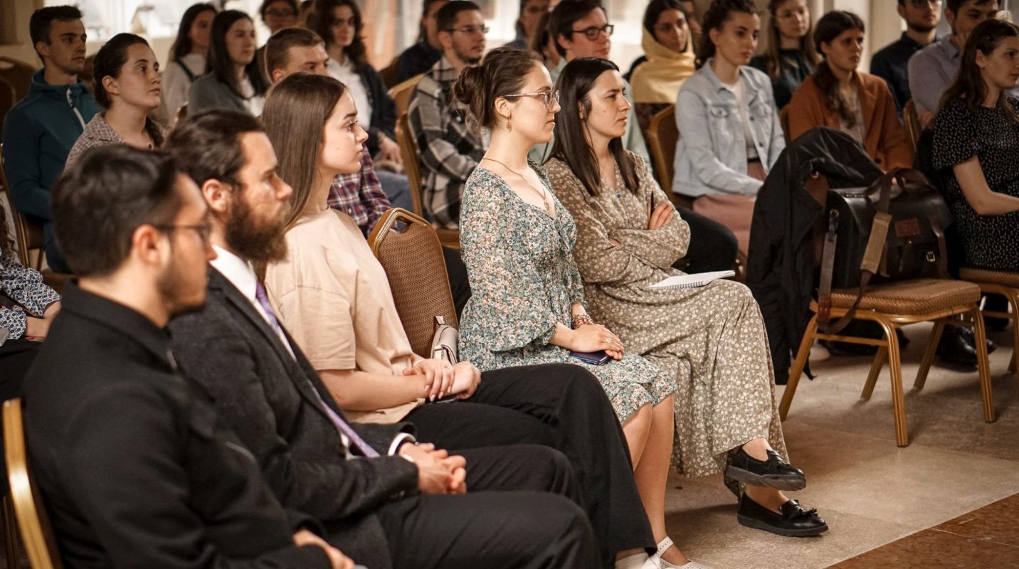 Întâlnire a membrilor ASCOR Iași cu Mitropolitul Moldovei și Bucovinei 255386