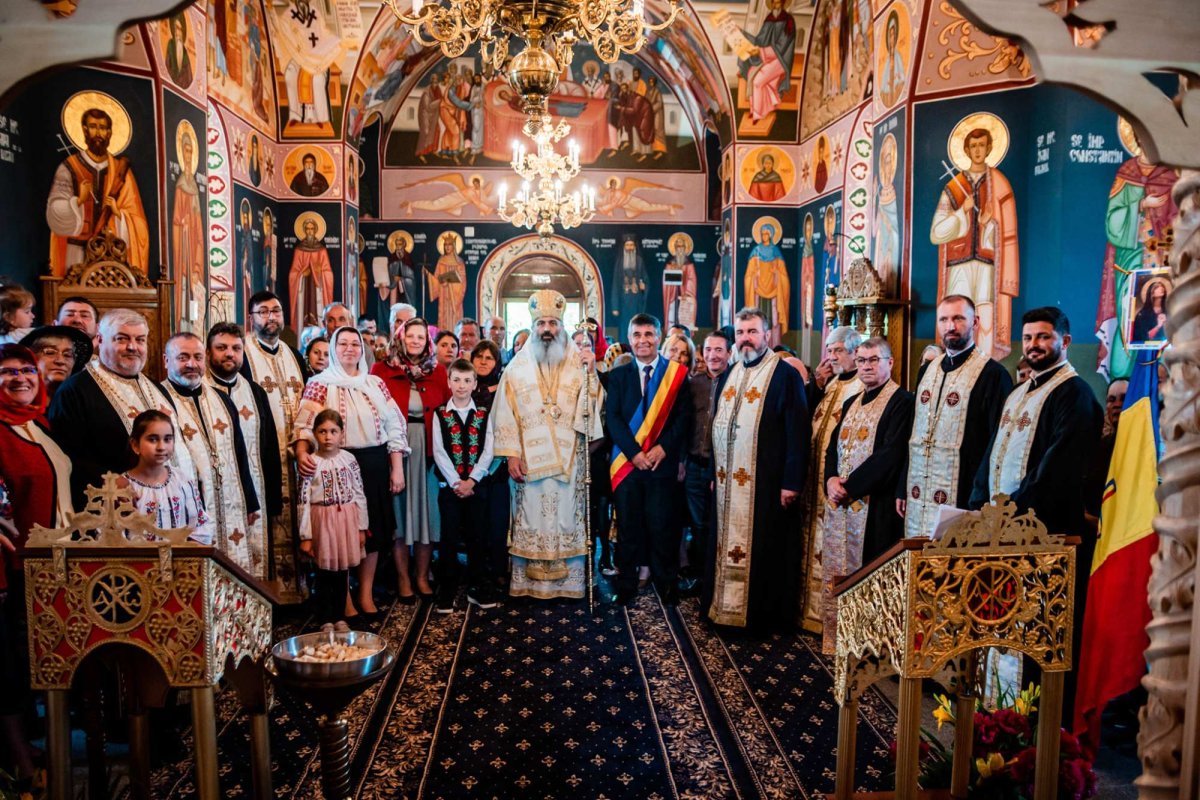 Slujire a ierarhului de Bălți în Parohia Lupăria, Cotnari 255383