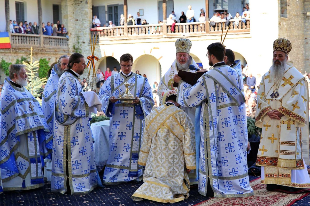 Bucuria Înălțării Domnului, sărbătorită la hramul Mănăstirii Neamț 255639