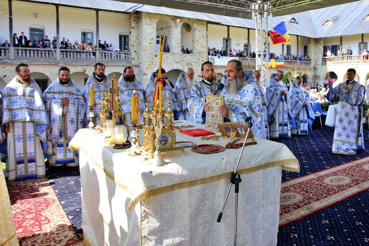 Bucuria Înălțării Domnului, sărbătorită la hramul Mănăstirii Neamț 255640