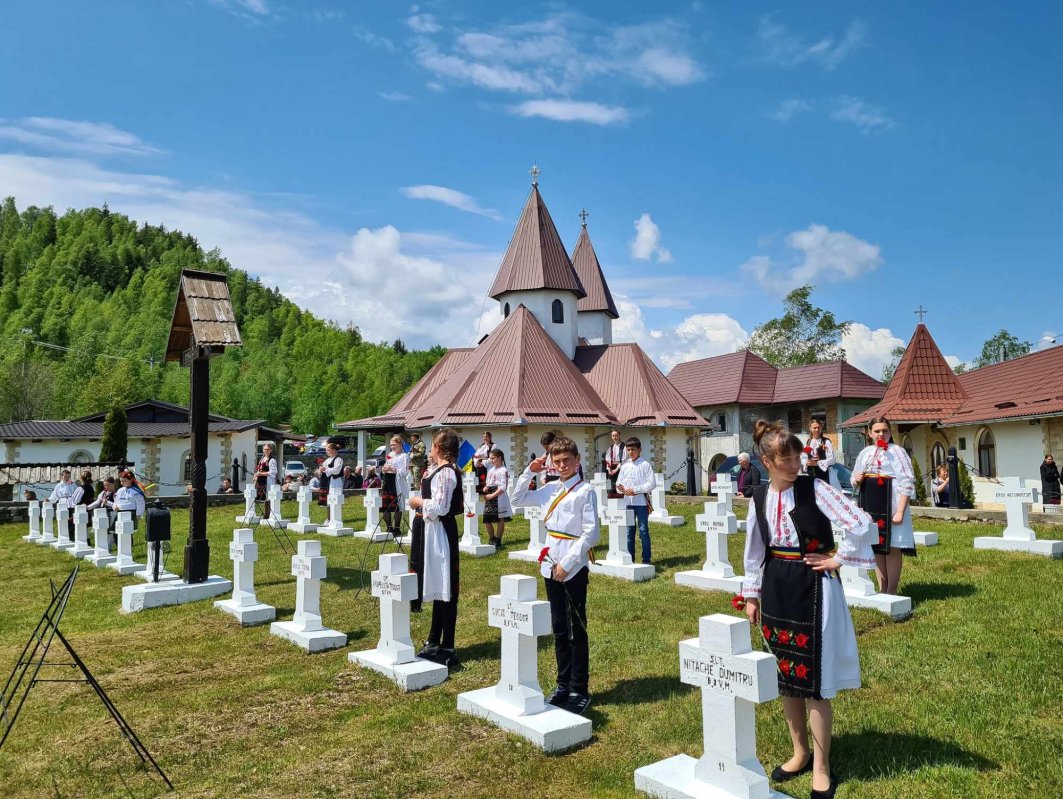 Cinstire adusă eroilor şi hram la Mănăstirea „Înălțarea Domnului” de la Muntele Rece 255689