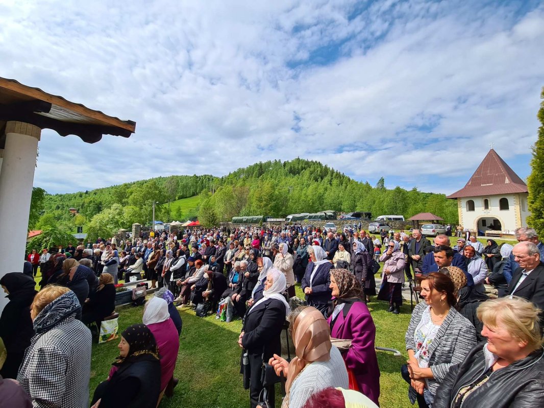 Cinstire adusă eroilor şi hram la Mănăstirea „Înălțarea Domnului” de la Muntele Rece 255691