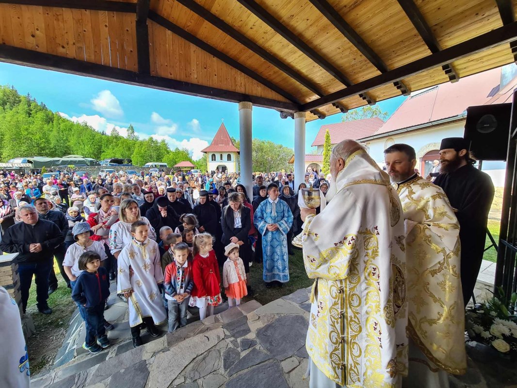Cinstire adusă eroilor şi hram la Mănăstirea „Înălțarea Domnului” de la Muntele Rece 255692