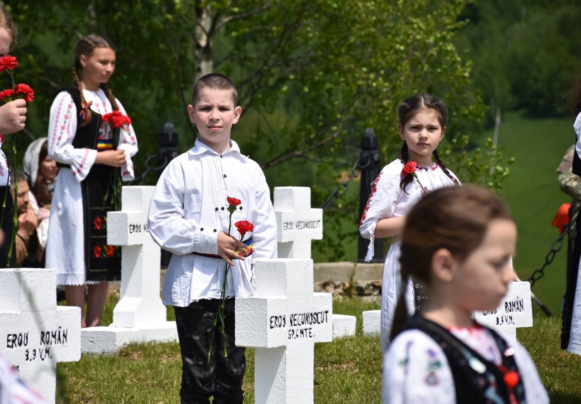 Cinstire adusă eroilor şi hram la Mănăstirea „Înălțarea Domnului” de la Muntele Rece 255697