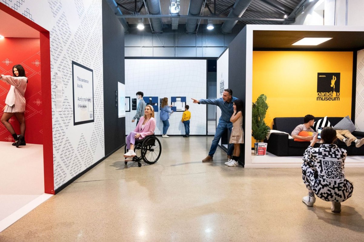 Muzeul cu „90 de experiențe paradoxale” 255625