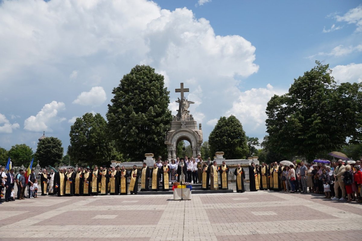 Ziua Eroilor în Arhiepiscopia Dunării de Jos  255651