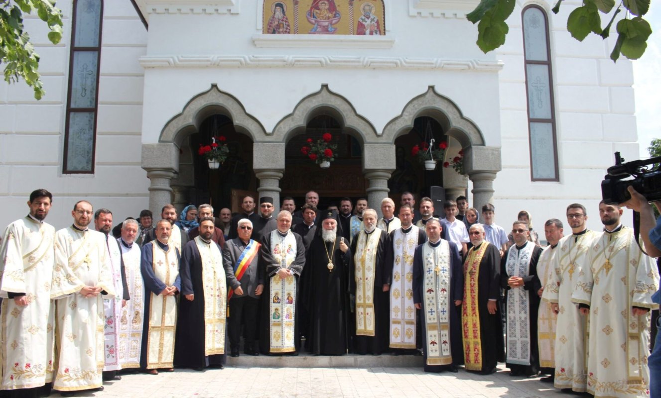 Moaștele Sfântului Constantin Brâncoveanu dăruite unei parohii din Dolj 256257