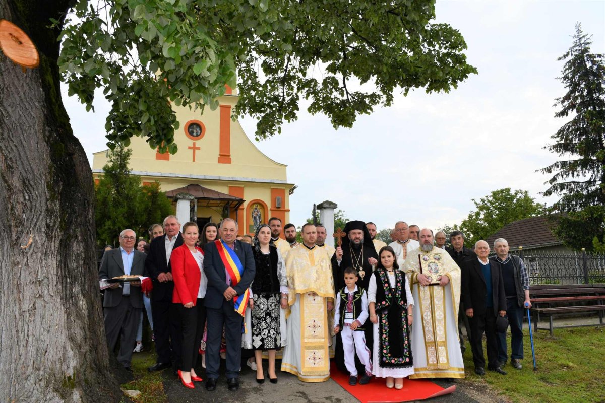 Slujire într-o parohie și rugăciune pentru eroi în Eparhia Caransebeșului 256260