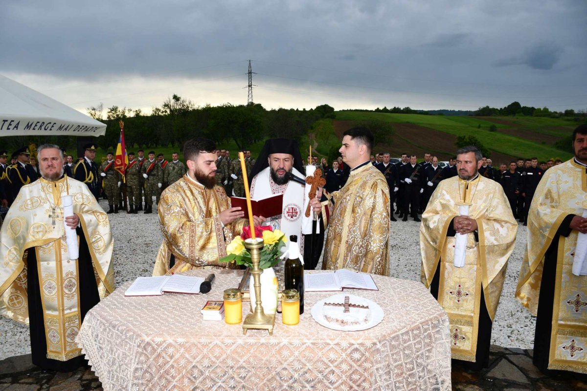 Slujire într-o parohie și rugăciune pentru eroi în Eparhia Caransebeșului 256261