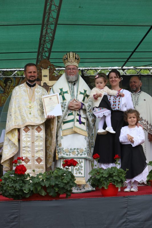 Binecuvântare în parohia maramureşeană Curtuiușu Mare 256420