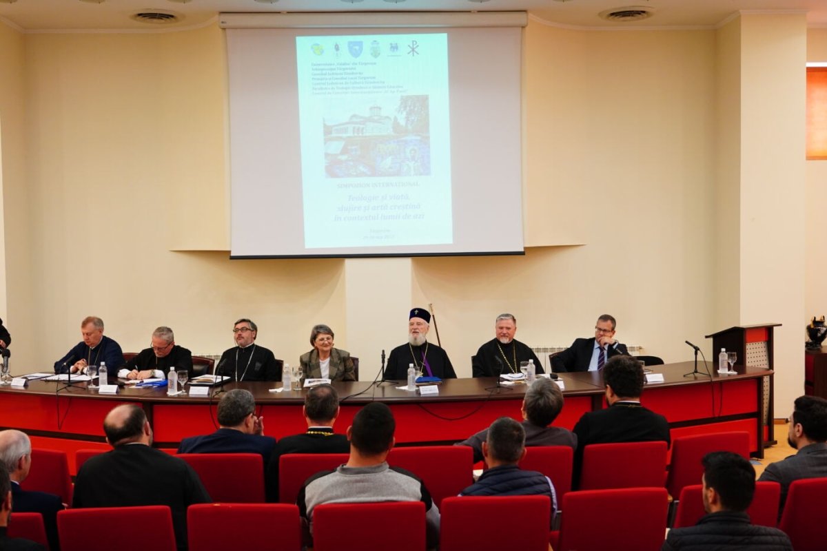 Simpozionul „Teologie și viață, slujire și artă creștină în contextul lumii de azi” la Târgoviște  256431