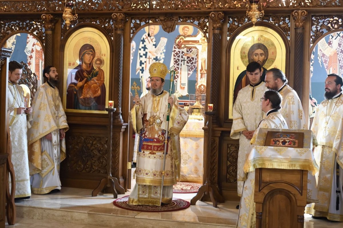 Târnosirea bisericii din cimitirul Mănăstirii Izbuc 256405