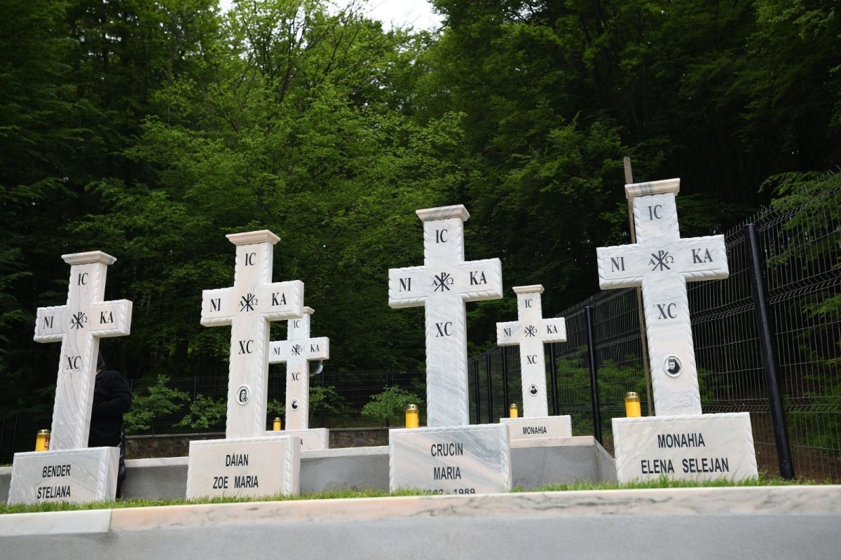 Târnosirea bisericii din cimitirul Mănăstirii Izbuc 256408