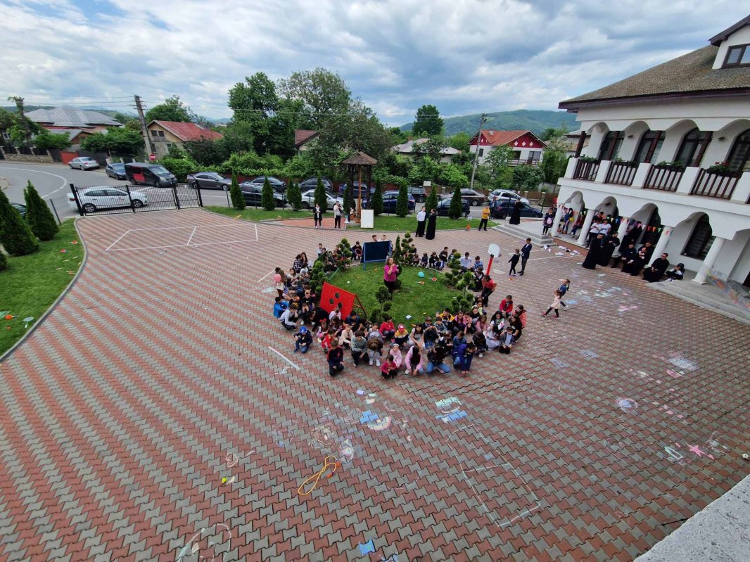 Ziua Internațională a Copilului sărbătorită în Protoieria Vălenii de Munte 256658