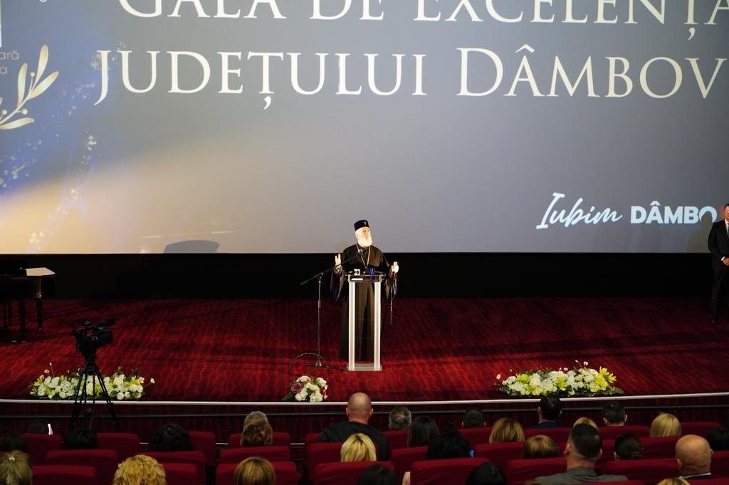 Chiriarhul Târgoviștei a participat la Gala de excelență a județului Dâmbovița 256817