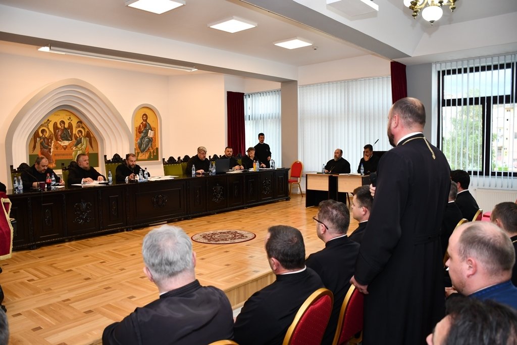 Întrunire la Caransebeș, în cadrul programului „Slujire și iconomie” 256779