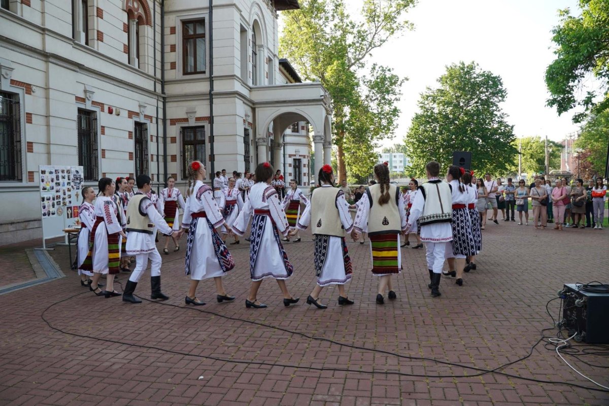 Manifestări cultural‑artistice de Ziua Internațională a Copilului la Galaţi  256785